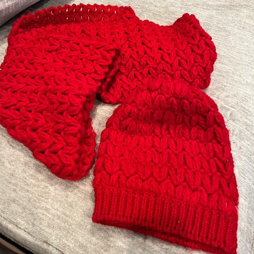 Lane Bryant matching snow hat and infinity scarf – red – super soft!
